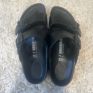 Arizona Essentials black Birkenstocks
